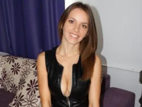 Camgirl MissJoliSourireBg en ligne - chat webcam en direct