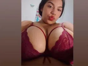 Camgirl AdrianittaXoxo en ligne - chat webcam en direct