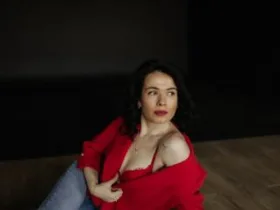 Camgirl JasmineKouch en ligne - chat webcam en direct