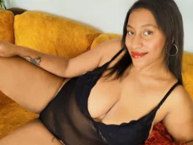 Camgirl AmyHugeTits en ligne - chat webcam en direct