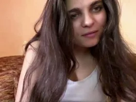 Camgirl JinnyKretschman en ligne - chat webcam en direct