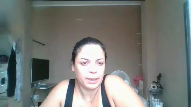 Camgirl italianatuttatua4578 en live webcam amateur