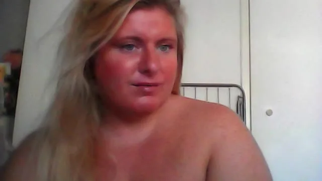 Camgirl frenchblondi en live webcam amateur