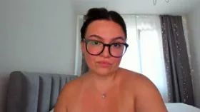 Camgirl Tender en live webcam amateur