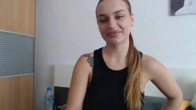 Camgirl CherryCherry en live webcam amateur