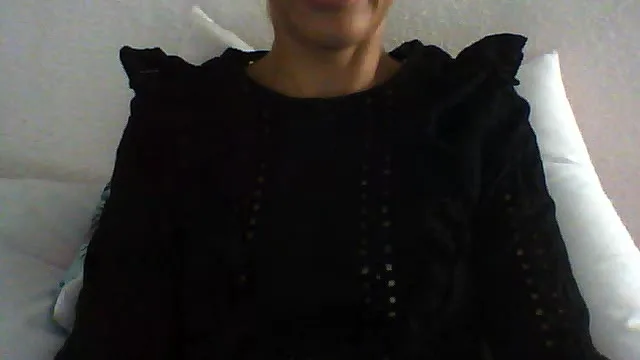 Camgirl DouceLilou en live webcam amateur