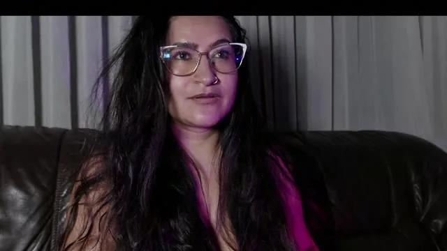 Camgirl DeesseLuxure en live webcam amateur