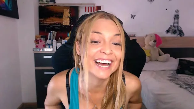 Camgirl Naroa en live webcam amateur
