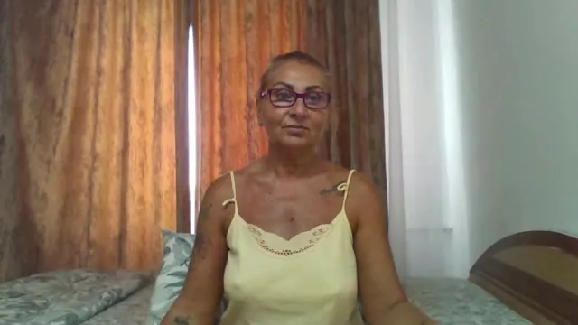 Camgirl PussyEvely en live webcam amateur