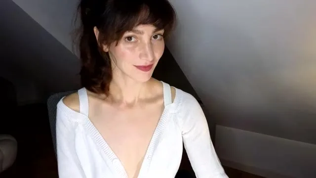 Camgirl SecretSannie en live webcam amateur