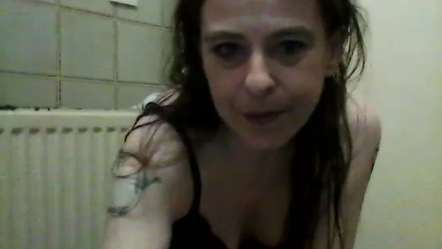 Camgirl Kykki en live webcam amateur