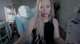 Camgirl ninaxnina en live webcam amateur
