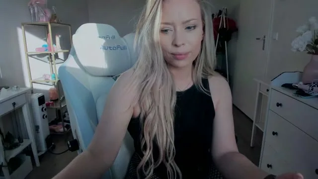 Camgirl ninaxnina en live webcam amateur