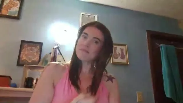Camgirl TheJuice83 en live webcam amateur