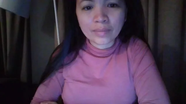 Camgirl Tinyelyza en live webcam amateur