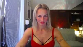 Camgirl MilfSandra en live webcam amateur