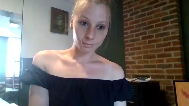 Camgirl Little01 en live webcam amateur