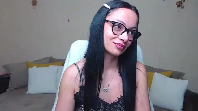 Camgirl SereneSophi en live webcam amateur