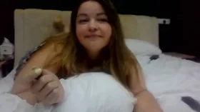 Camgirl ElliMoL en live webcam amateur