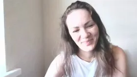 Camgirl Nyurochka en live webcam amateur