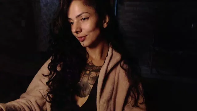 Camgirl QueenTupi en live webcam amateur