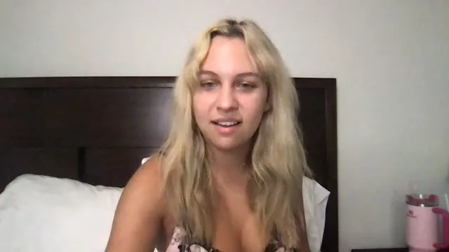 Camgirl tiffstreats en live webcam amateur