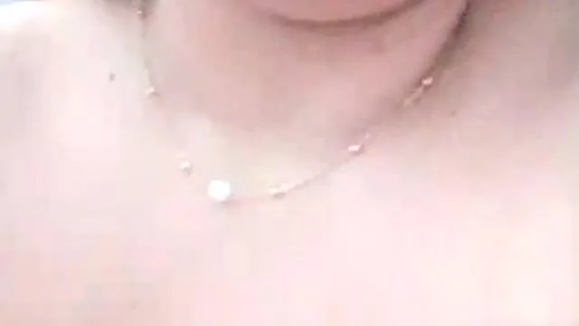 Camgirl Melossac en live webcam amateur