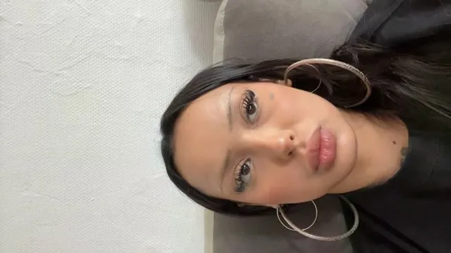 Camgirl LunaMilla en live webcam amateur