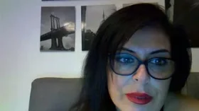 Camgirl Falenna en live webcam amateur