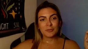 Camgirl Larinha203 en live webcam amateur