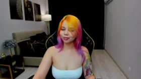 Camgirl FunnyVibee en live webcam amateur