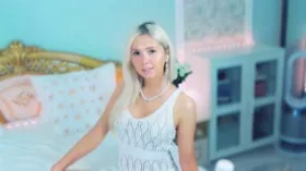 Camgirl Amoramias en live webcam amateur