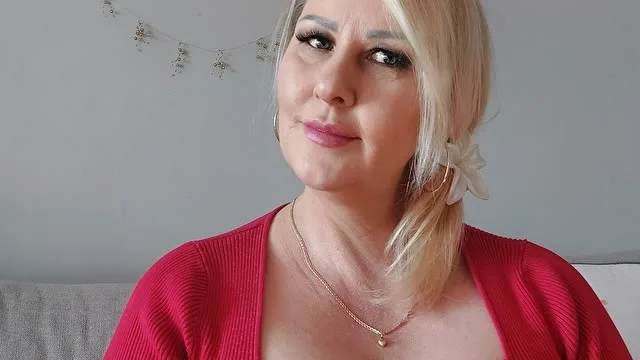 Camgirl EmillyLove en live webcam amateur