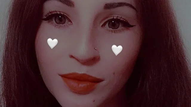 Camgirl Alinamimi en live webcam amateur