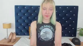 Camgirl SarahSexDoll en live webcam amateur