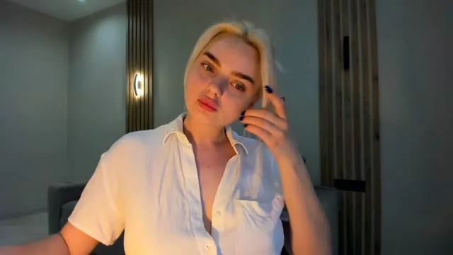 Camgirl AuroraAuraQ en live webcam amateur