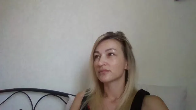 Camgirl Lilitraya en live webcam amateur