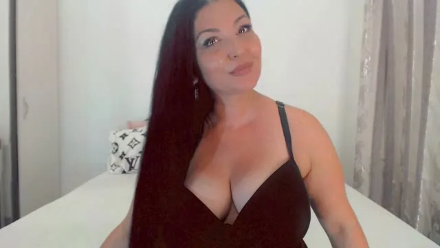 Camgirl JulieDomina en live webcam amateur