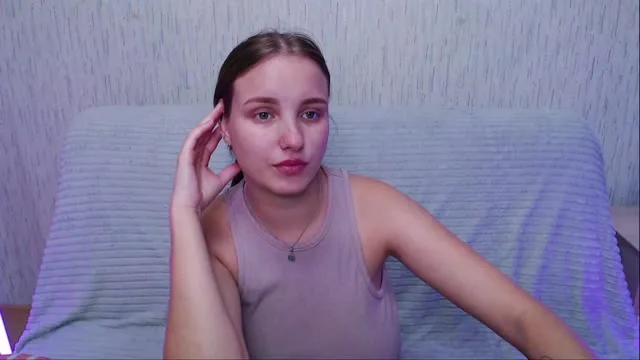 Camgirl Leonaloves en live webcam amateur