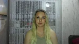 Camgirl FoxyWave en live webcam amateur