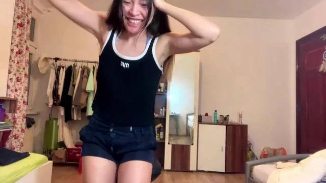 Camgirl RenSato en live webcam amateur