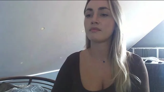 Camgirl ScarlettReal en live webcam amateur