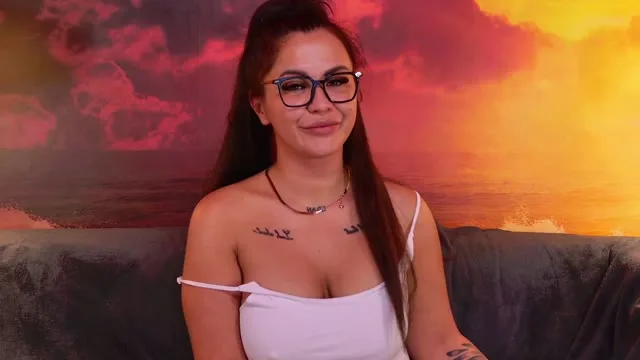 Camgirl SavageSya en live webcam amateur