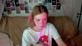 Camgirl AlysaMeow en live webcam amateur