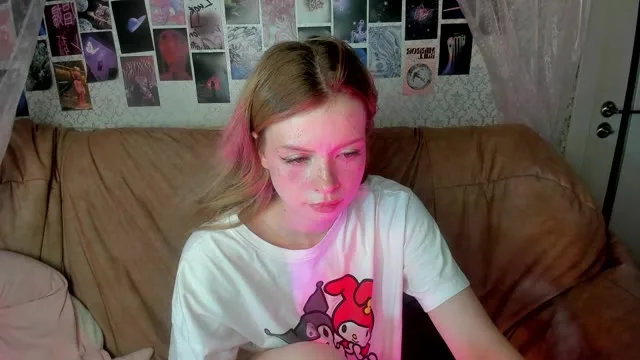 Camgirl AlysaMeow en live webcam amateur