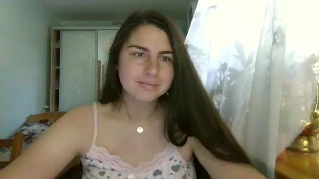 Camgirl JuicyMelone en live webcam amateur