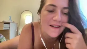 Camgirl LittleLove en live webcam amateur