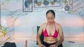 Camgirl Cloemadels en live webcam amateur