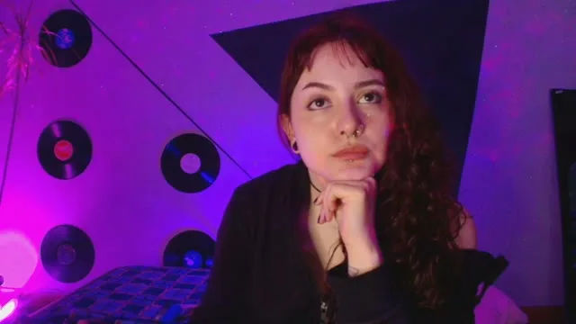 Camgirl AllissaNoir en live webcam amateur