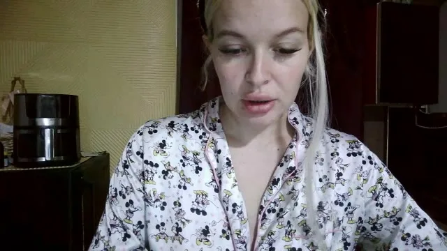 Camgirl Dollssweet en live webcam amateur